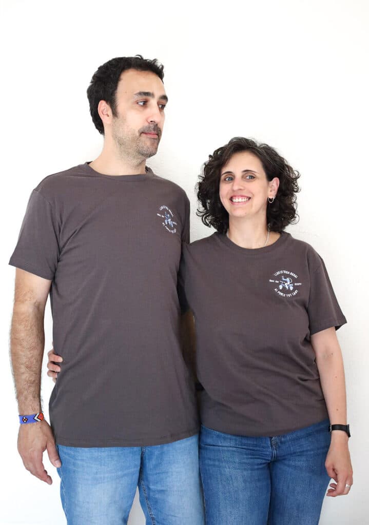 Samarreta gris brodada