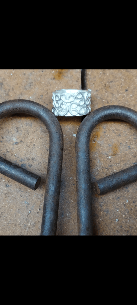 anell plata volutes fora textura superficie