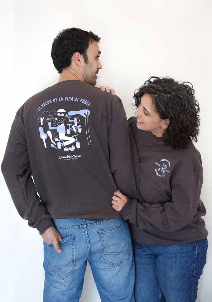 Dessuadora gris amb brodat al pit - Imatge 3