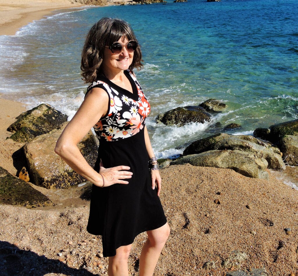 VESTIT NEGRE FLORS