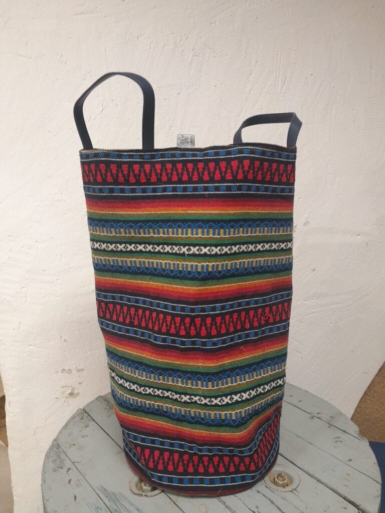 Contenidor de tela reutilitzada ètnica -UPCYCLED CARTAES-