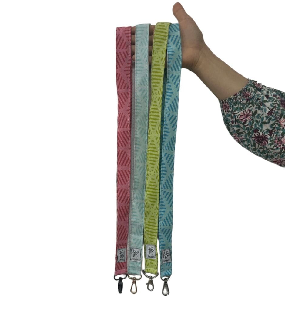 Acreditacions de tela reutilitzada de diferents colors -UPCYCLED CARTAES- - Imatge 2
