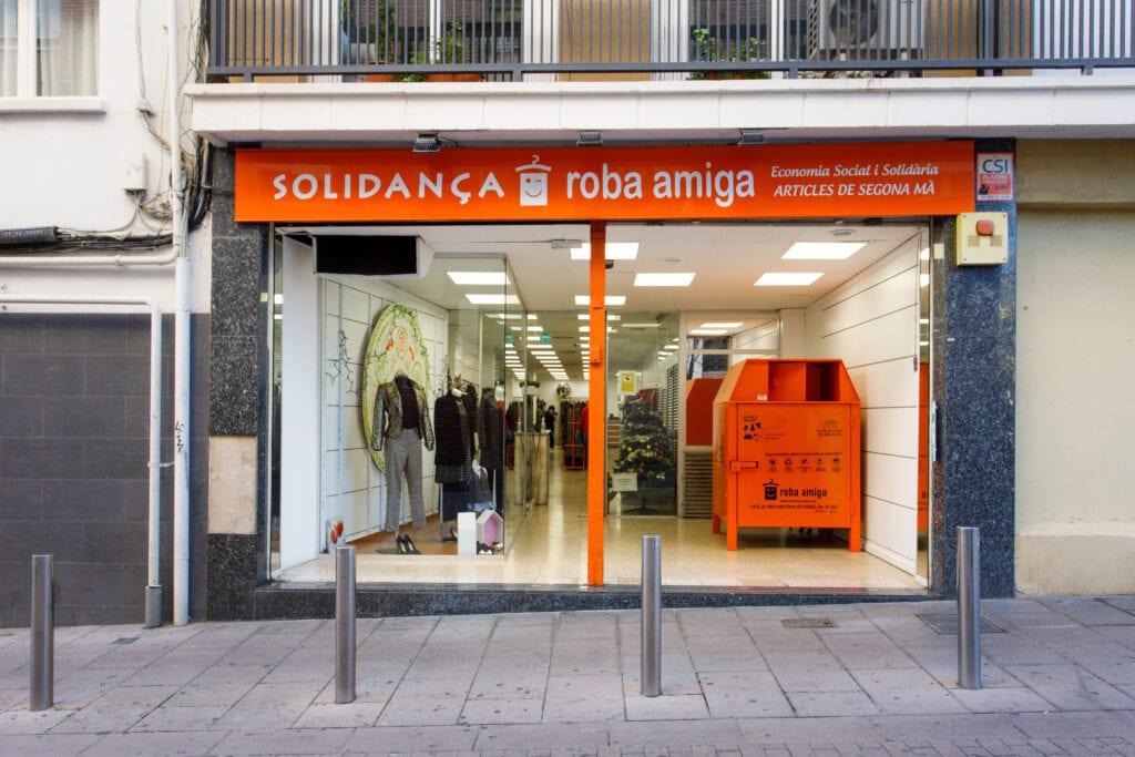 Botigues Solidança / Roba Amiga Barcelona - Imatge 5