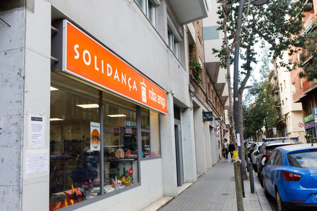 Botigues Solidança / Roba Amiga Barcelona - Imatge 6