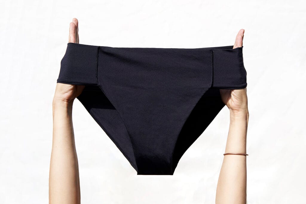 Bix® Lola: calça absorbent d’obrir i tancar en color negre amb la zona íntima de cotó 100%. 2 Bix® Lola: calça absorbent d’obrir i tancar en color negre amb la zona íntima de cotó 100%. - Imatge 2