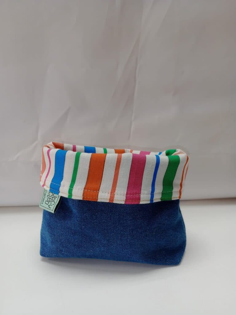 Contenedor de tela reutilizada reversible -UPCYCLED CARTAES 1 Contenedor de tela reutilizada reversible -UPCYCLED CARTAES
