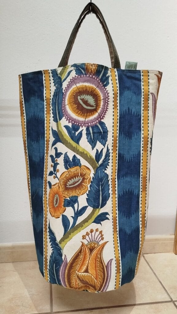 Contenidor de tela reutilitzada de estampat floral -UPCYCLED CARTAES