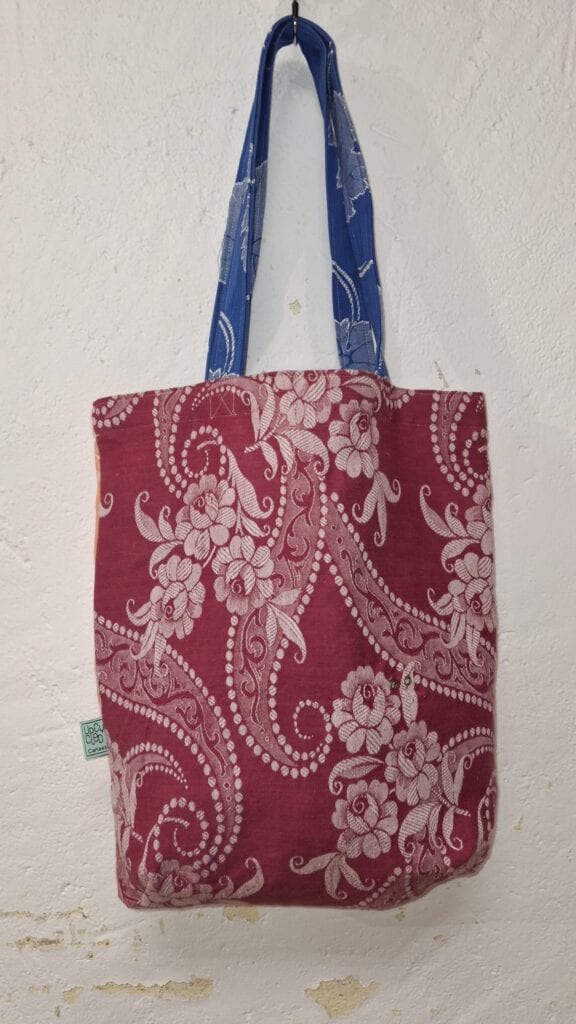 Bossa Tote Bag de tela reutilitzada “col·lecció tela de matalàs” -UPCYCLED CARTAES- 1 Bossa Tote Bag de tela reutilitzada “col·lecció tela de matalàs” -UPCYCLED CARTAES-