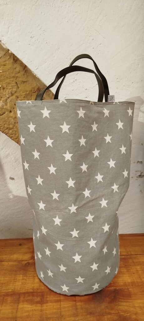 Contenidor de tela reutilitzada de estrelles -UPCYCLED CARTAES 1 Contenidor de tela reutilitzada de estrelles -UPCYCLED CARTAES