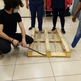 Formació en jardineres amb fusta reaprofitada