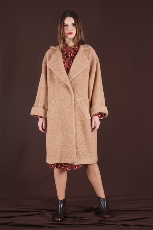 Abric Orazia beix/espiga 2 Abric de llana boucle beix Dona Kolors