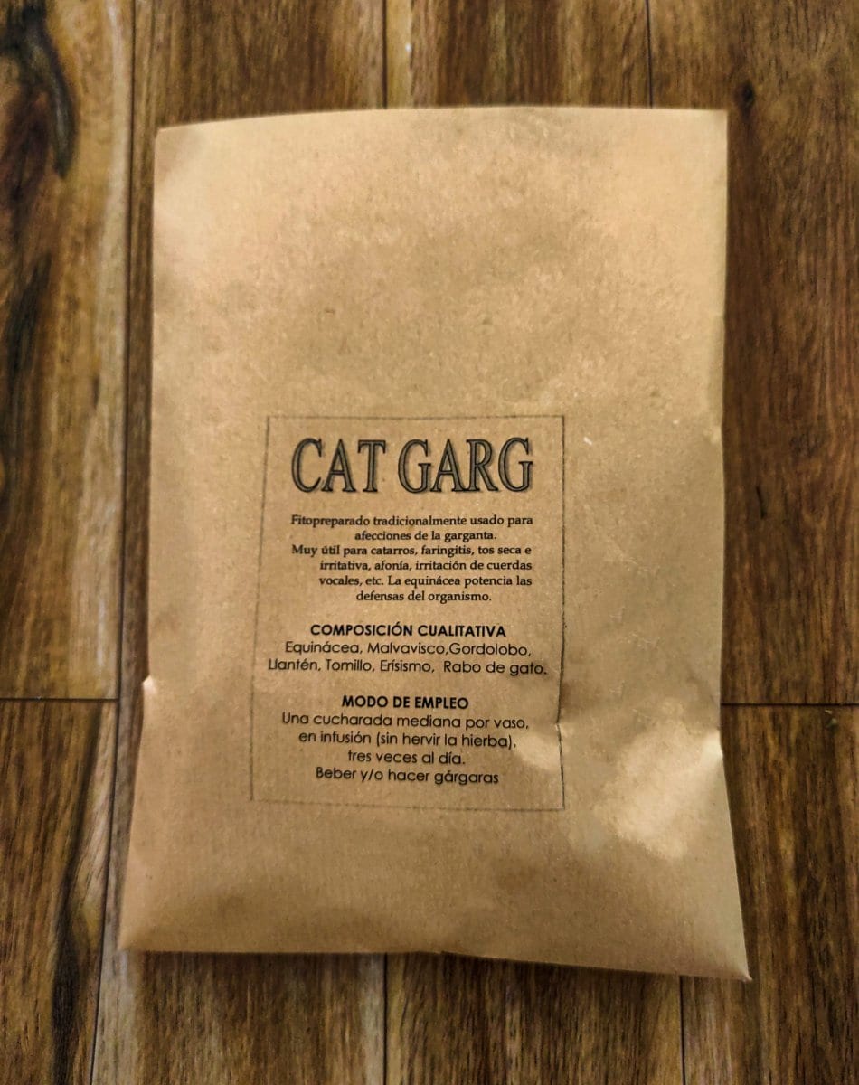 Cat carg de la botiga
