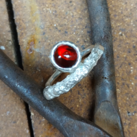 anell plata granat la pedra més estable vermella