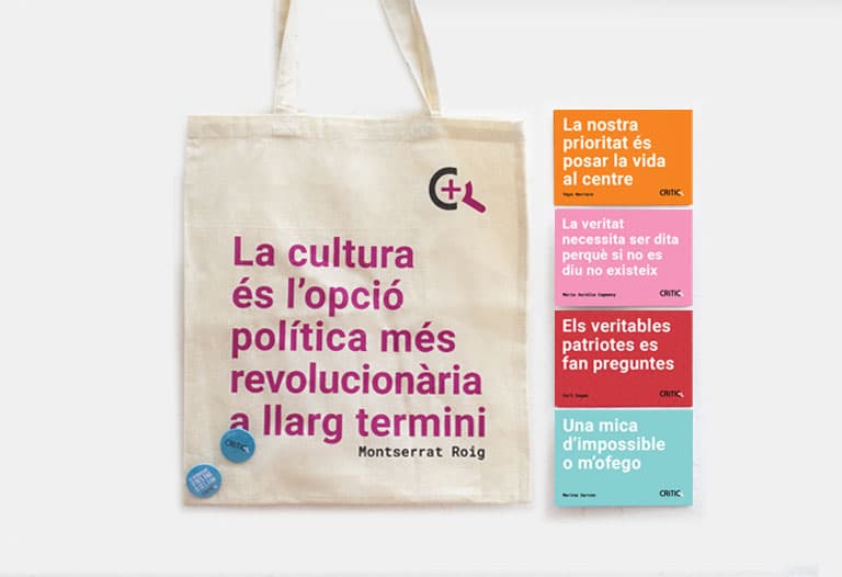 Pack de marxandatge: bossa de roba, xapes i postals 1 Pack de marxandatge: bossa de roba, xapes i postals